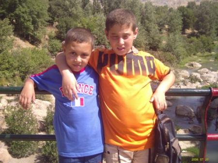 Moi et mon cousin Nadjib A Hammam Guergour 2005